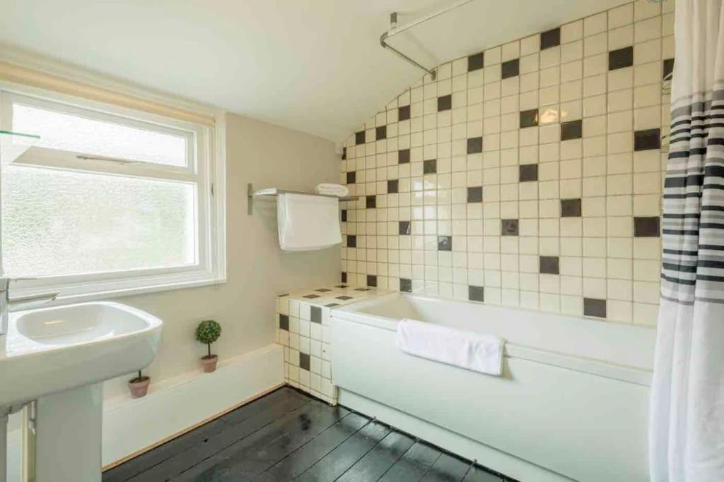 Cambridge 3 Bedroom Flat With Private Parking Luaran gambar